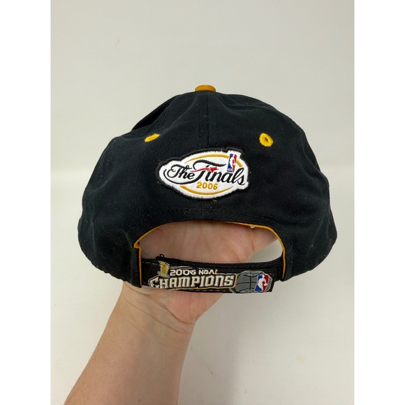 2006 NBA Champions Miami Heat Reebok Fitted Baseball Cap Black Yellow - Picture 2 of 6
